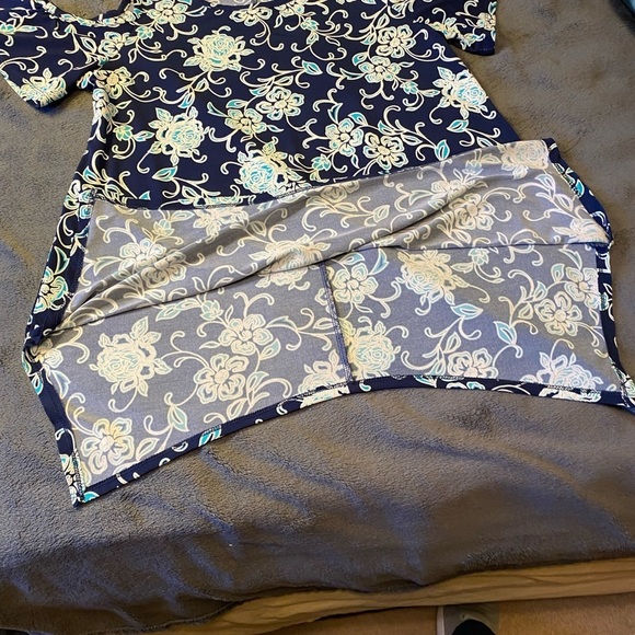 Sami & Jo cold shoulder knit, top navy teal floral 94% poly 6% spandex s… - Picture 3 of 10